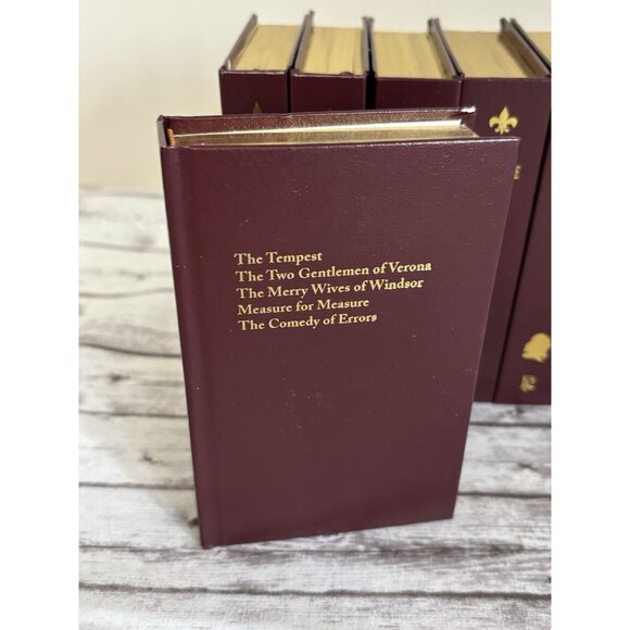 Works of Shakespeare Mini Red Gold Hardcover 1-6 Volume Set & 9 - Picture 3 of 13